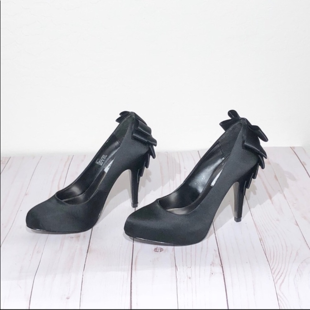 Steve Madden Black Satin Heels